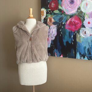 Thread & Supply Taupe Sherpa Style Faux Fur Hooded Zipped Vest Size Small